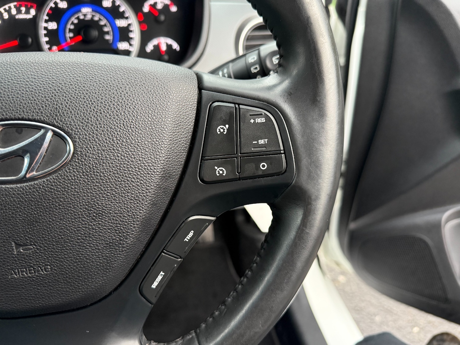 Used Hyundai i10 2019 for sale - 76892602: Photo 29