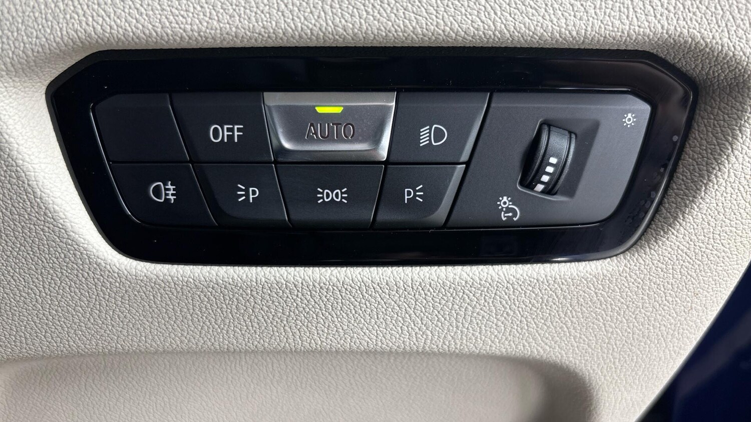 Used BMW 3 Series 2024 for sale - 76760435: Photo 38