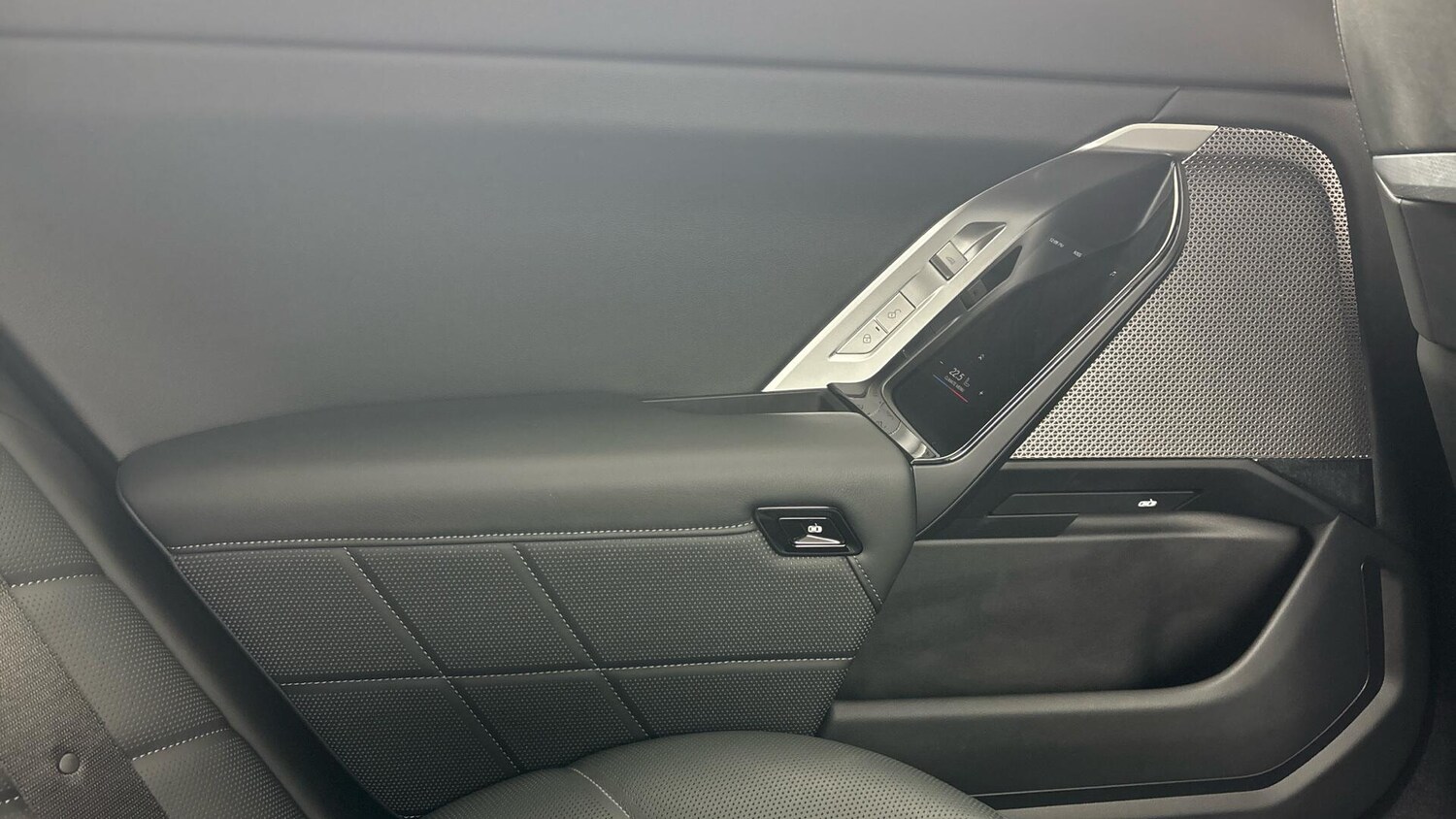 Used BMW i7 2024 for sale - 77671187: Photo 43