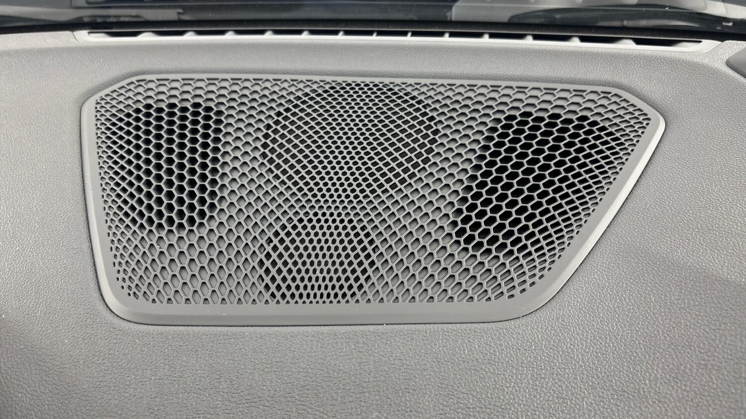 Used BMW 3 Series 2024 for sale - 76760040: Photo 41