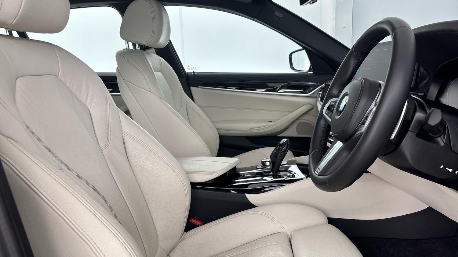 Used BMW 5 Series 2022 for sale - 76952897: Photo 11