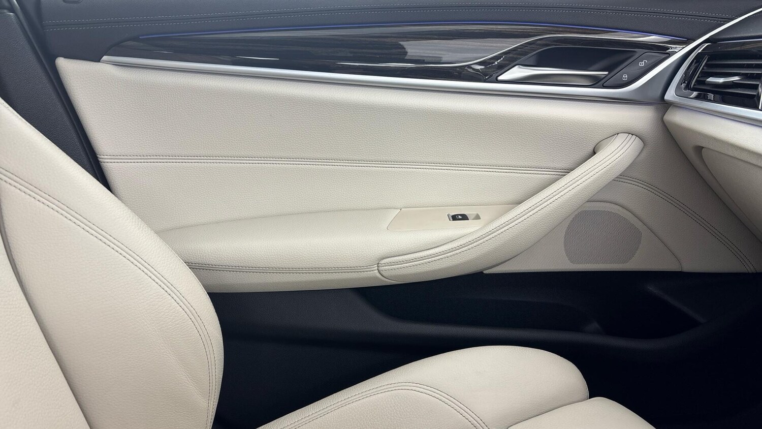 Used BMW 5 Series 2022 for sale - 76952897: Photo 37