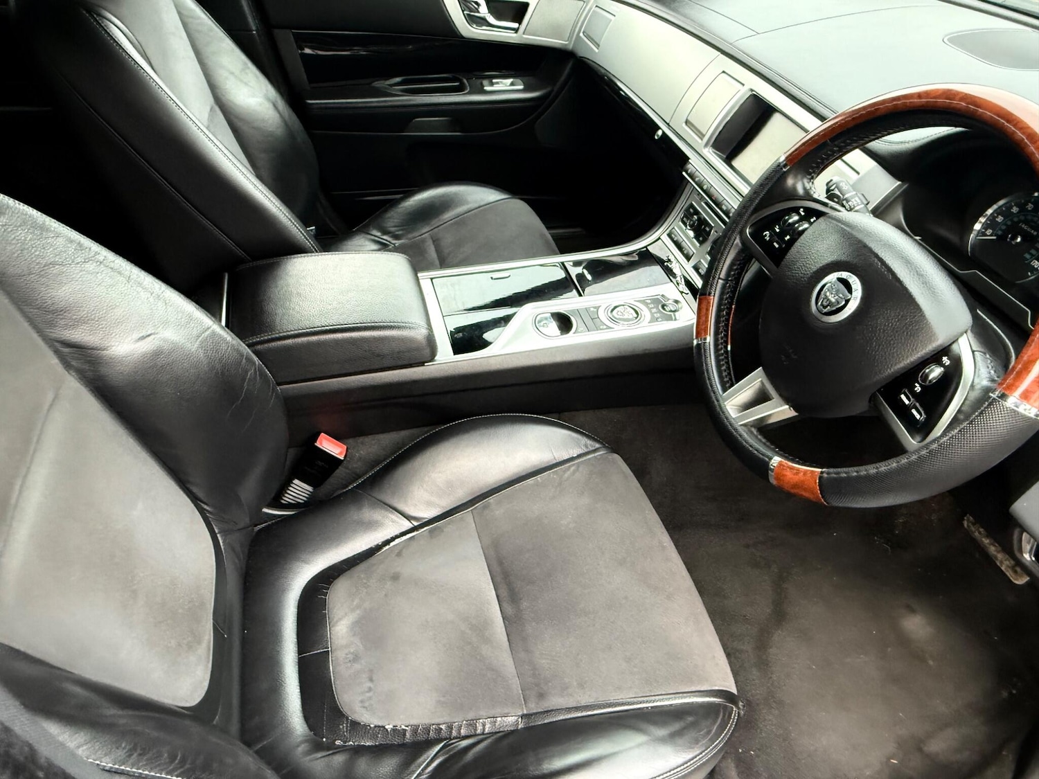 Used Jaguar XF 2013 for sale - 78043779: Photo 2