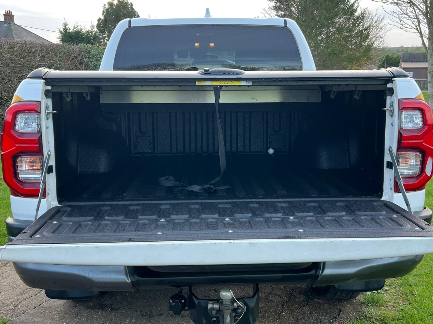 Used Toyota Hilux 2023 for sale - 77966454: Photo 11