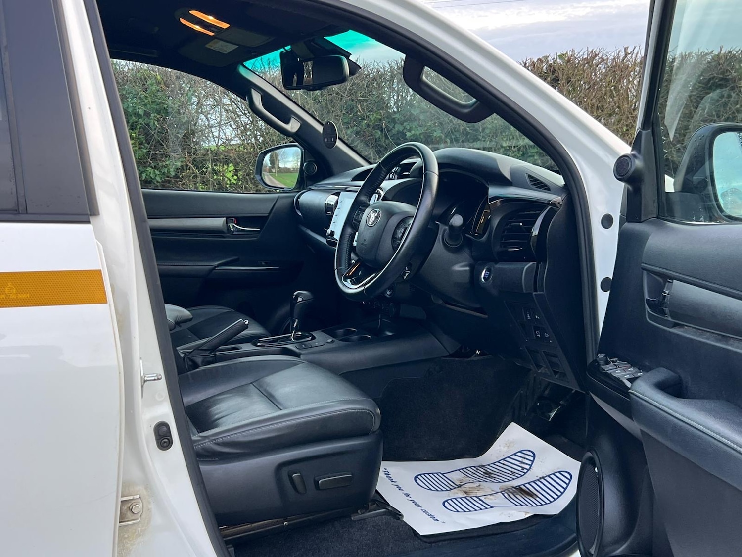 Used Toyota Hilux 2023 for sale - 77966454: Photo 8