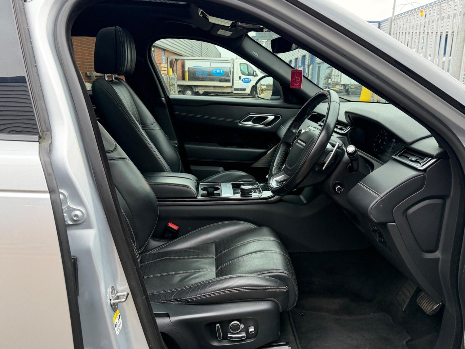 Used Land Rover Range Rover Velar 2018 for sale - 78062126: Photo 17