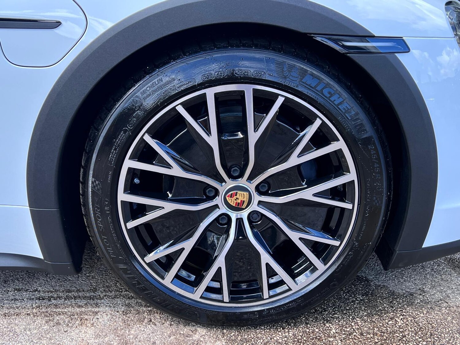 Used Porsche Taycan 2022 for sale - 77966384: Photo 11