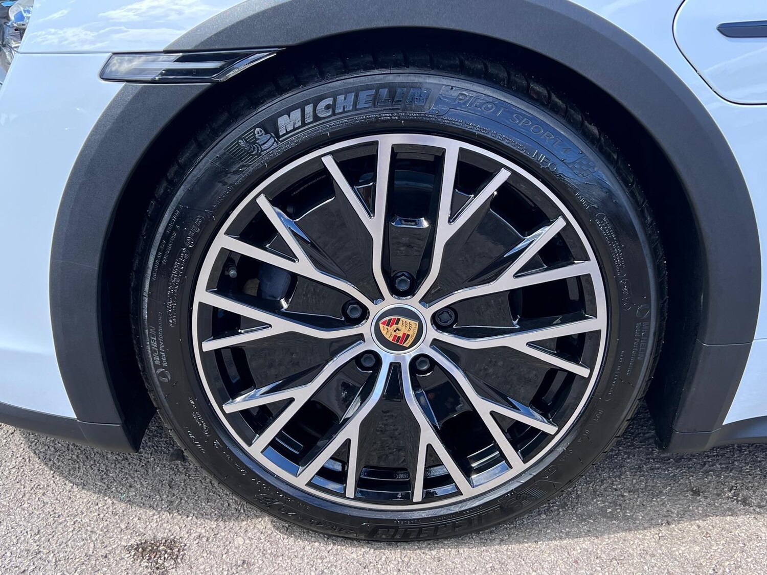 Used Porsche Taycan 2022 for sale - 77966384: Photo 12