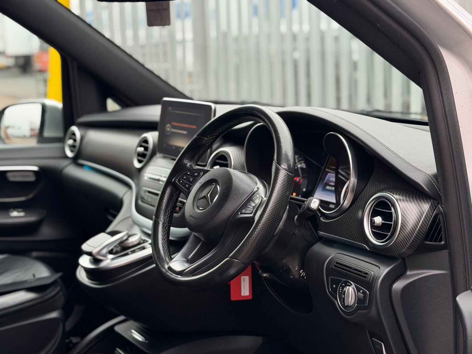 Used Mercedes-Benz V-Class 2017 for sale - 77966373: Photo 17