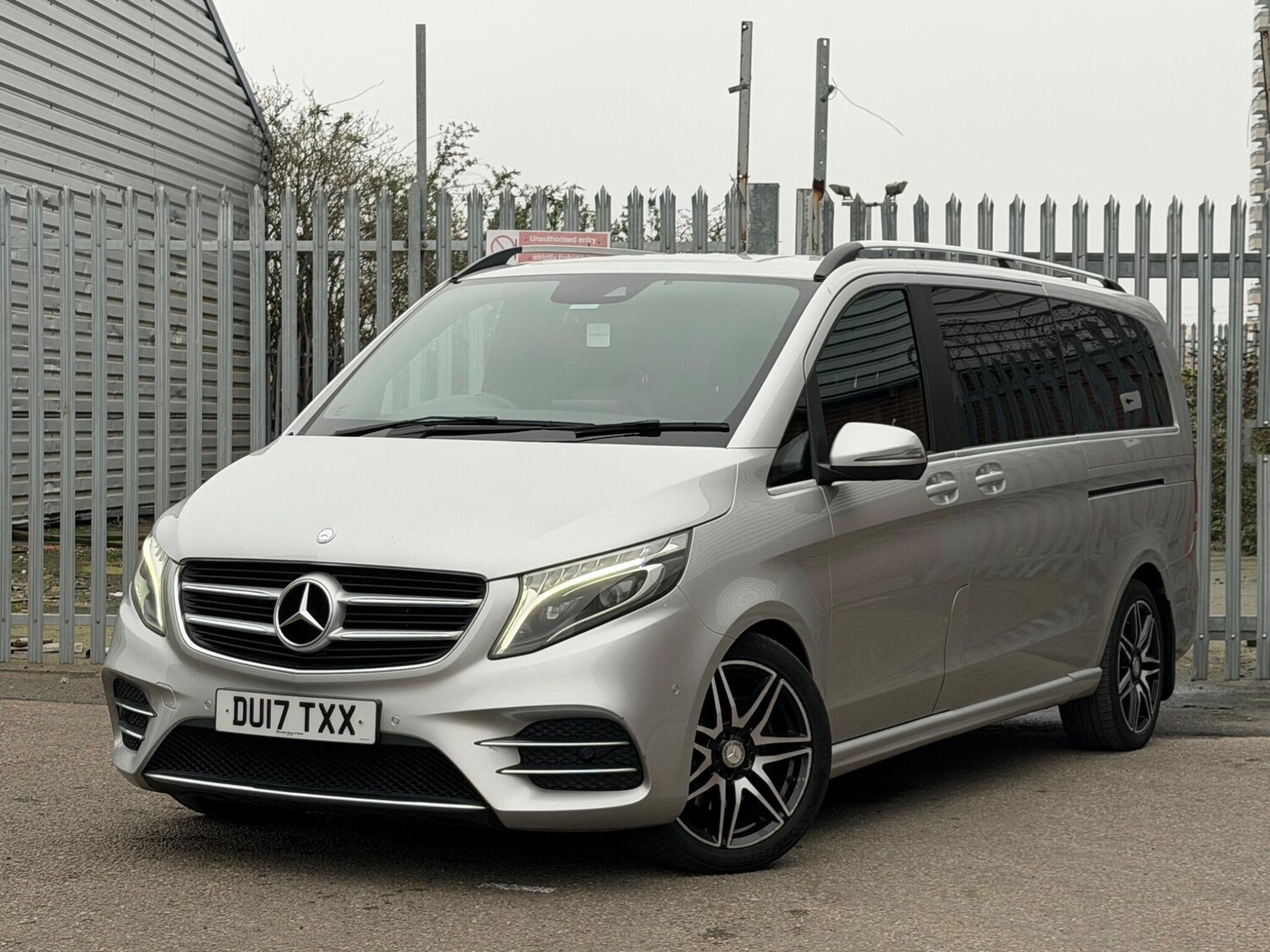 Used Mercedes-Benz V-Class 2017 for sale - 77966373: Photo 3