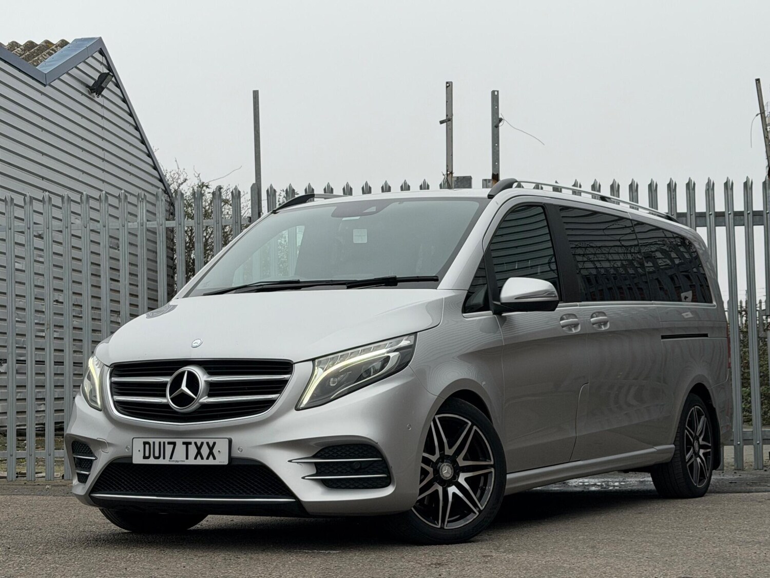 Used Mercedes-Benz V-Class 2017 for sale - 77966373: Photo 4