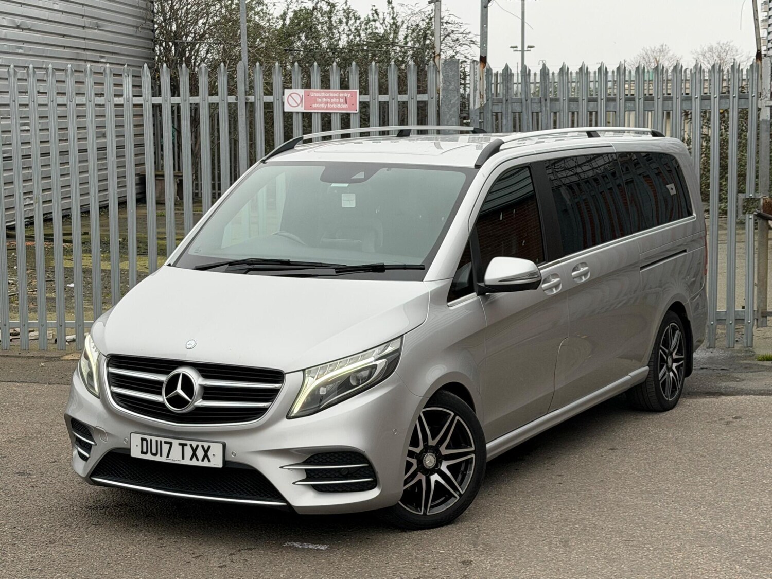 Used Mercedes-Benz V-Class 2017 for sale - 77966373: Photo 5