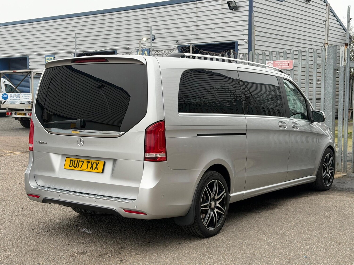 Used Mercedes-Benz V-Class 2017 for sale - 77966373: Photo 9