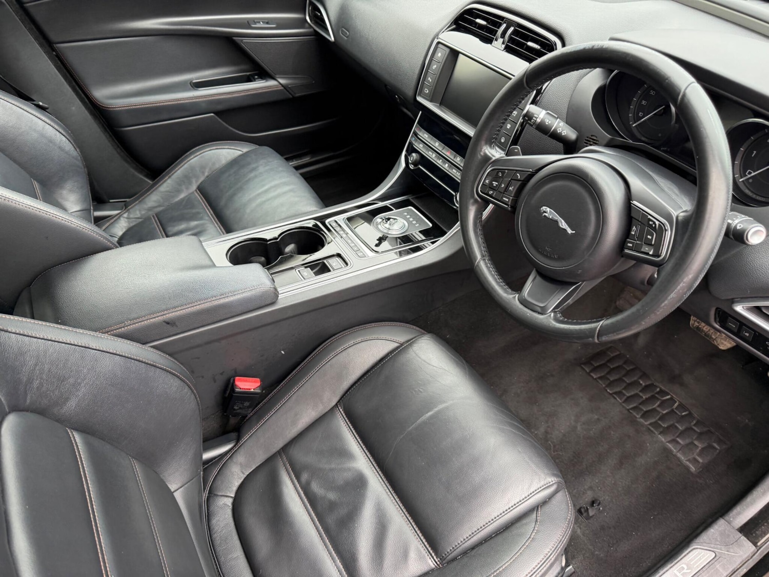 Used Jaguar XE 2015 for sale - 78043778: Photo 19