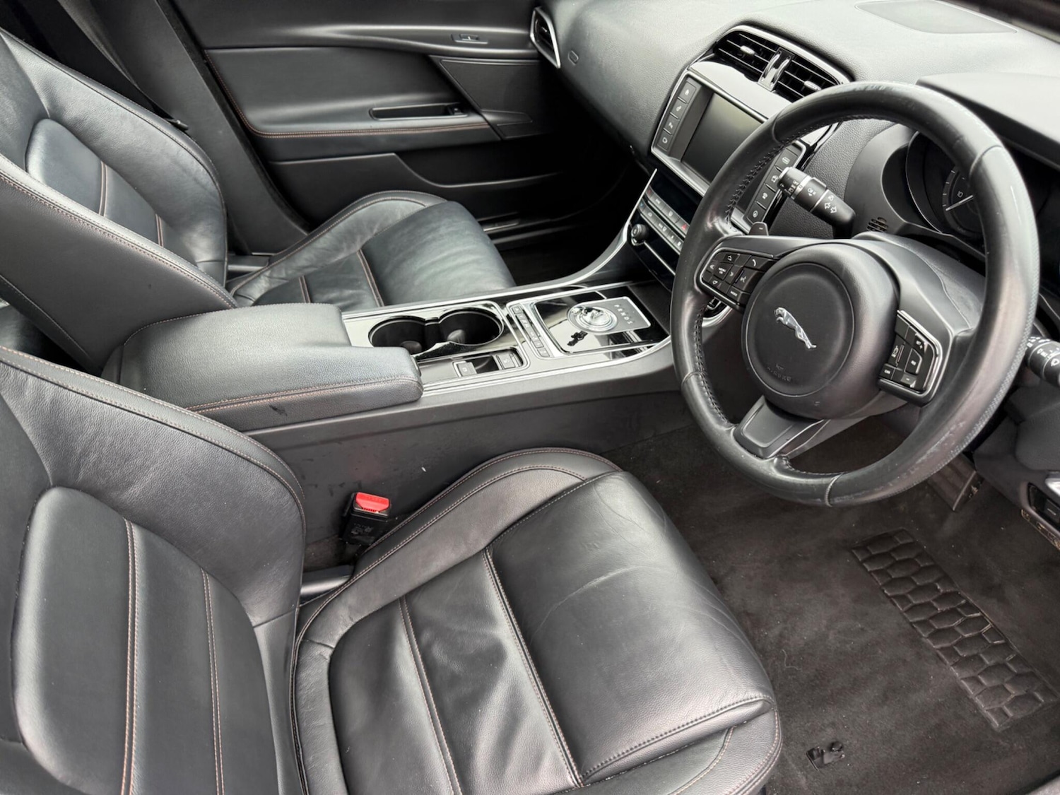 Used Jaguar XE 2015 for sale - 78043778: Photo 20