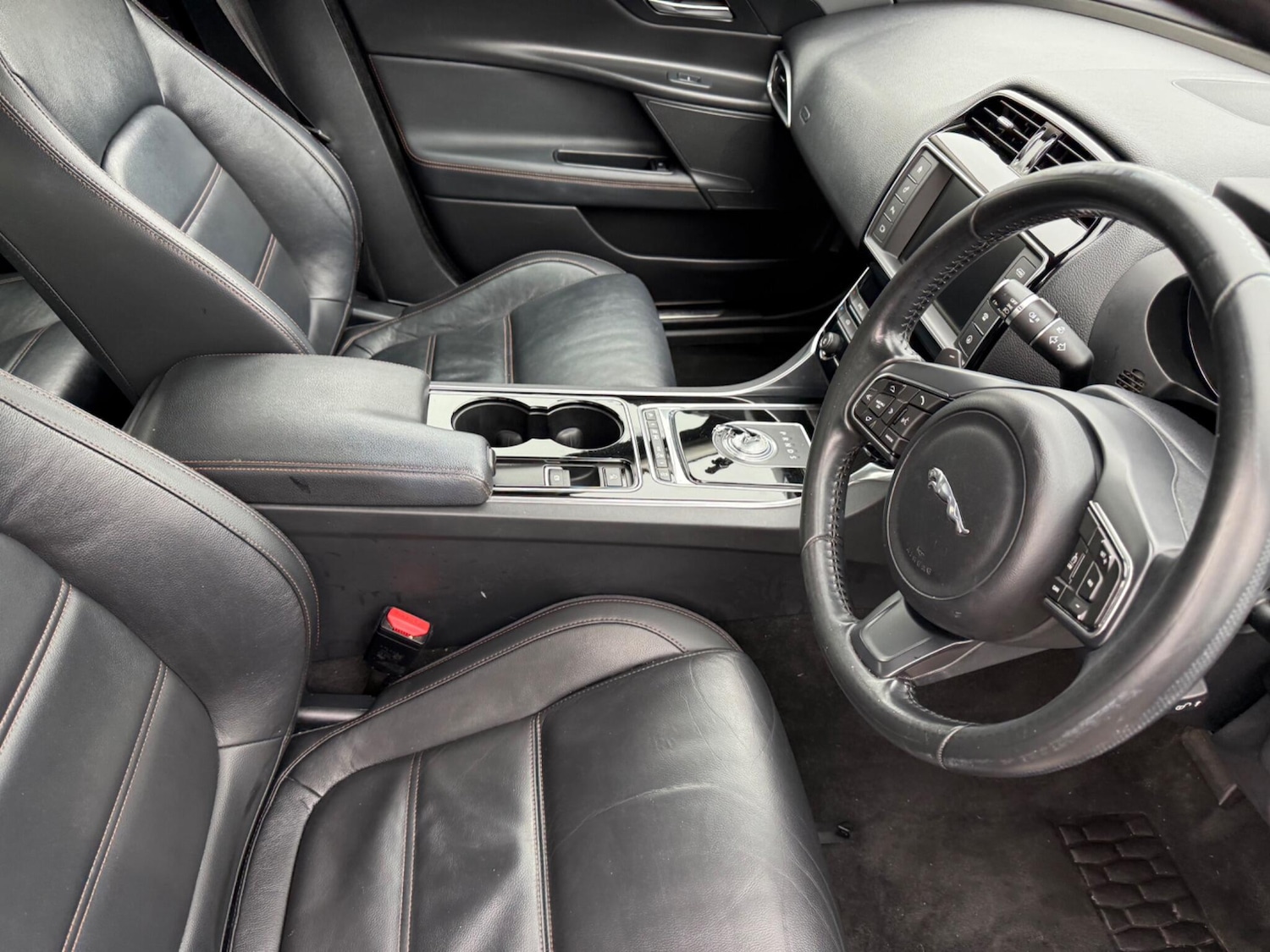 Used Jaguar XE 2015 for sale - 78043778: Photo 21