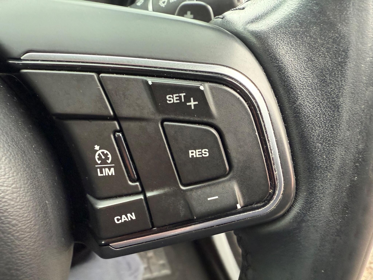 Used Jaguar XE 2015 for sale - 78043778: Photo 25