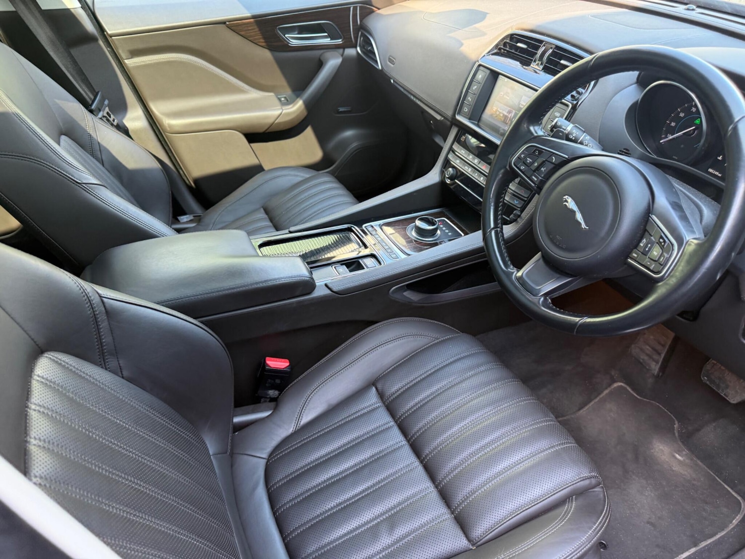 Used Jaguar F-Pace 2016 for sale - 78043791: Photo 3