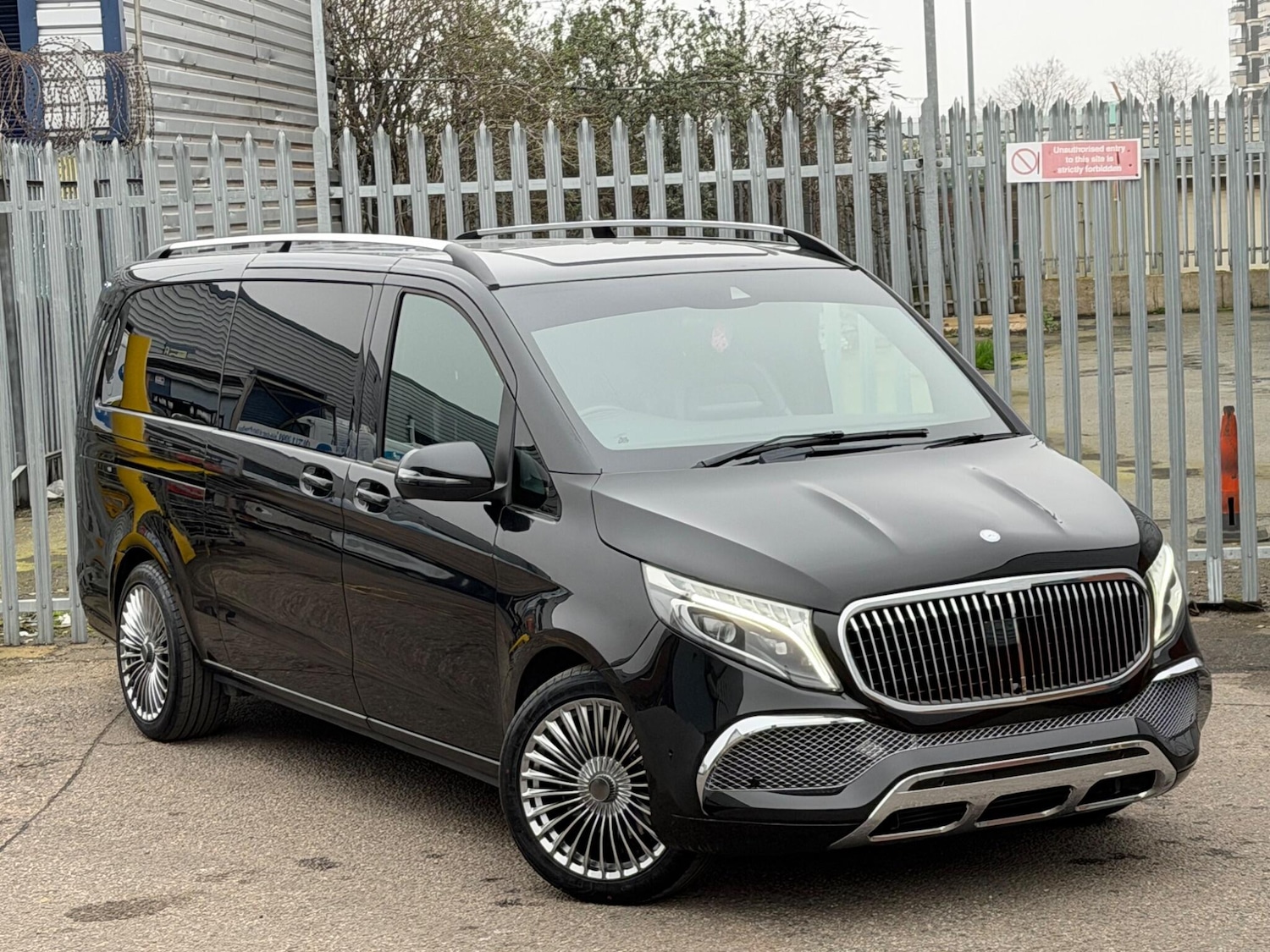 Used Mercedes-Benz V-Class for sale - 77966379: Photo 2