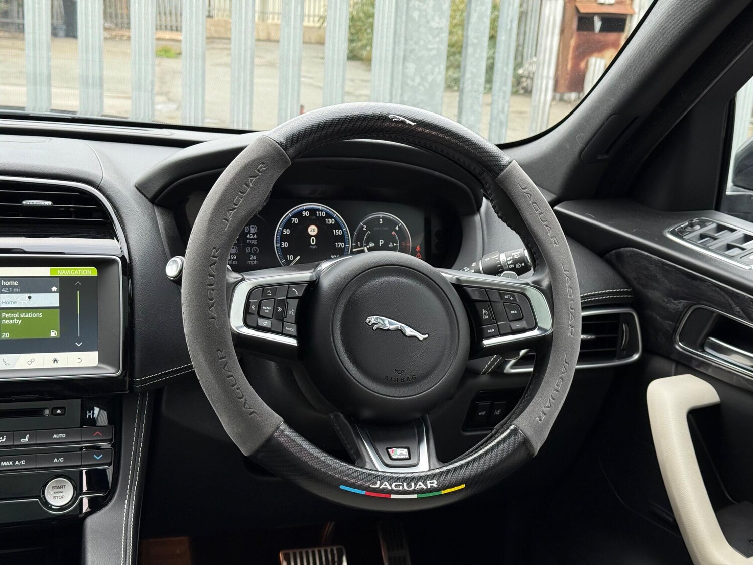 Used Jaguar F-Pace 2017 for sale - 77966487: Photo 18