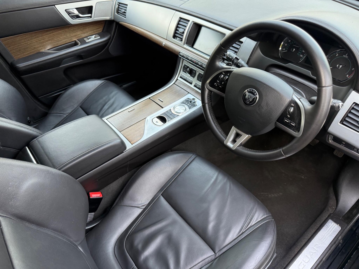 Used Jaguar XF 2015 for sale - 78043790: Photo 2