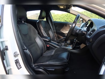 Used Volvo V40 2016 for sale - 78730122: Photo