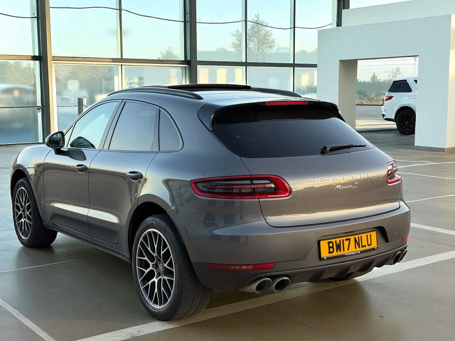 Used Porsche Macan 2017 for sale - 77879292: Photo 12