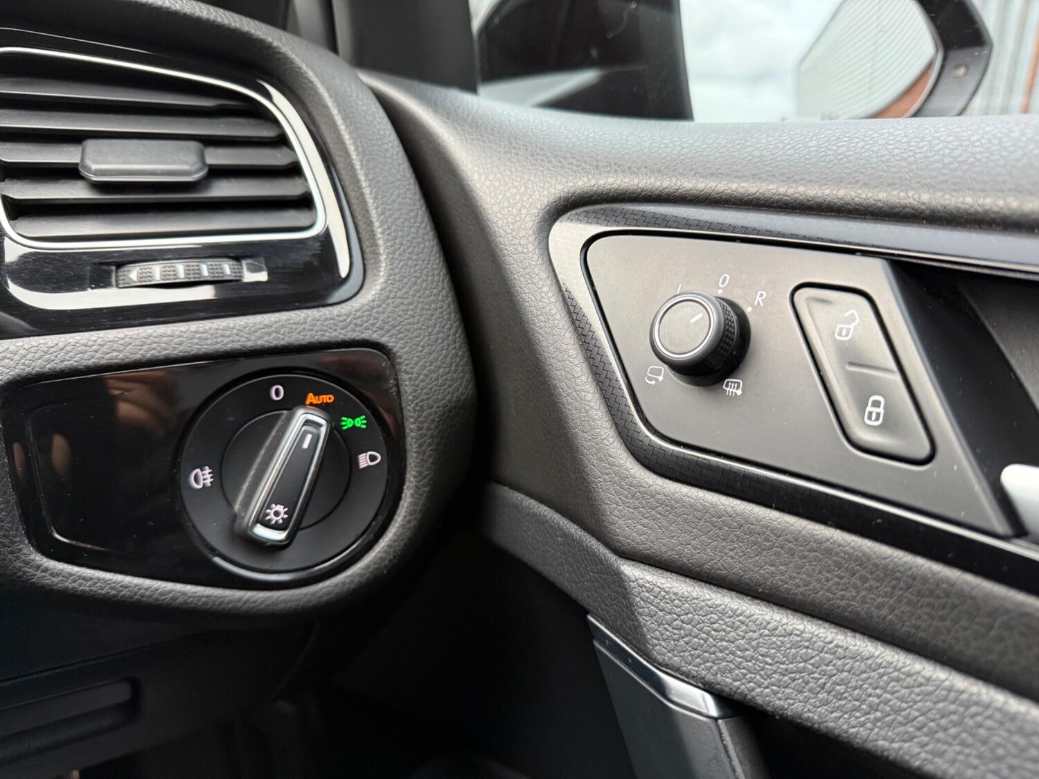 Used Volkswagen Golf 2017 for sale - 77966507: Photo 24