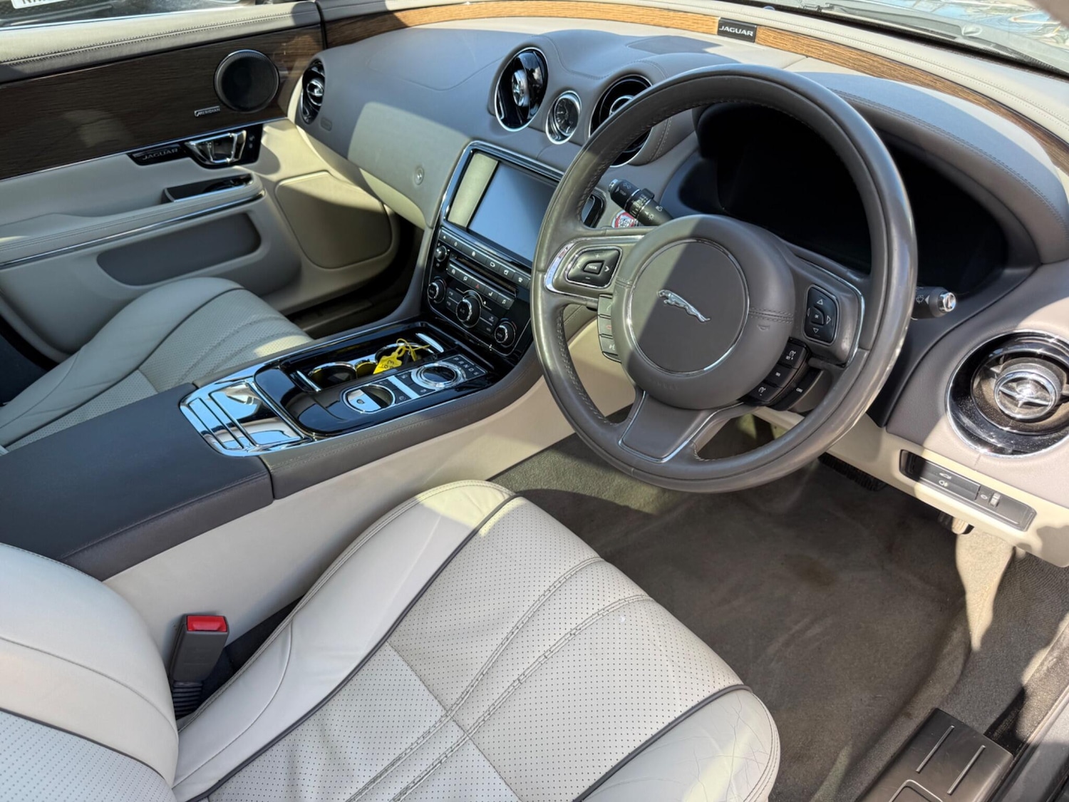 Used Jaguar XJ 2016 for sale - 78043770: Photo 3