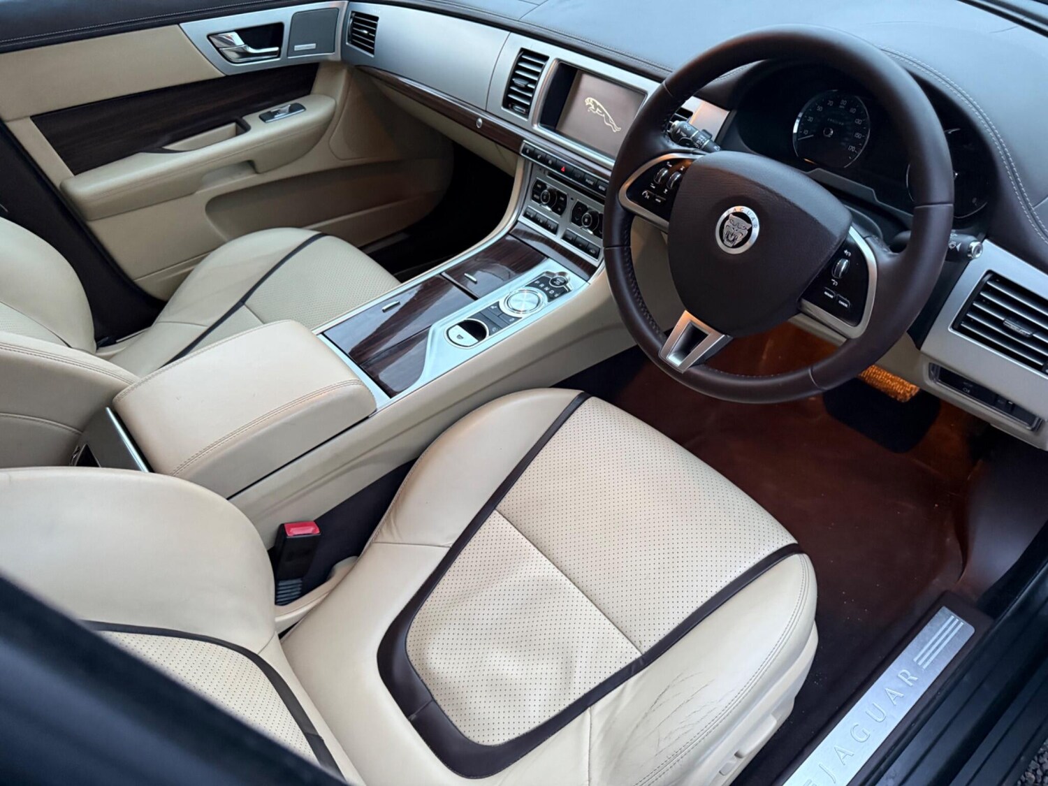 Used Jaguar XF 2012 for sale - 78043775: Photo 24