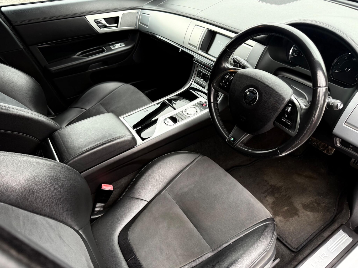 Used Jaguar XF 2014 for sale - 78043781: Photo 2