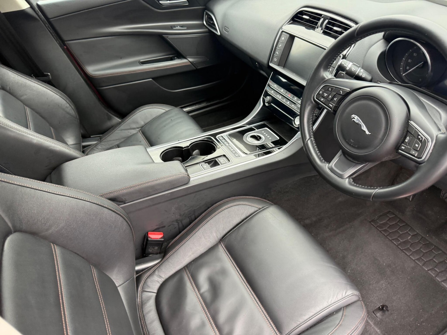 Used Jaguar XE 2015 for sale - 78043772: Photo 2