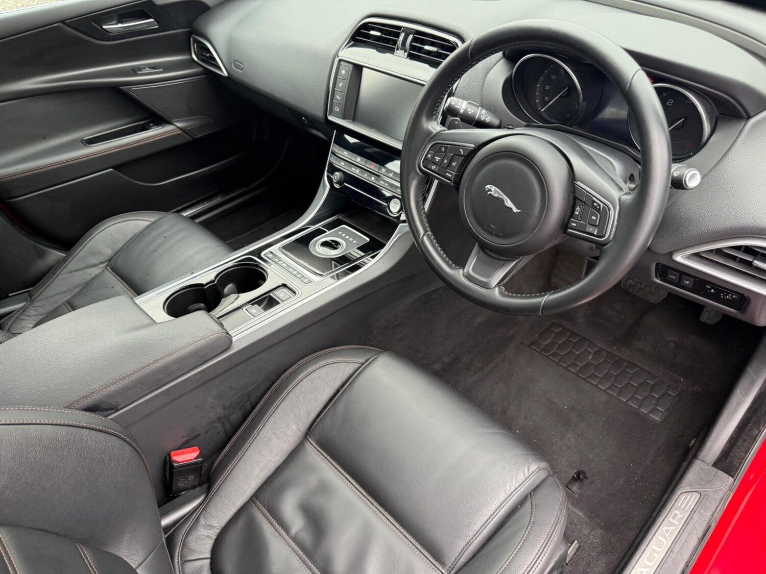 Used Jaguar XE 2015 for sale - 78043772: Photo 24