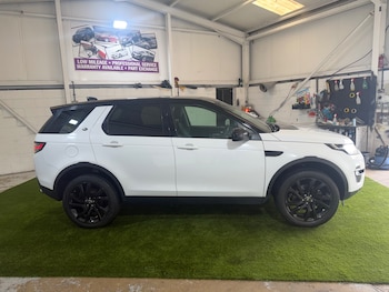 Used Land Rover Discovery Sport 2017 for sale - 79151395: Photo