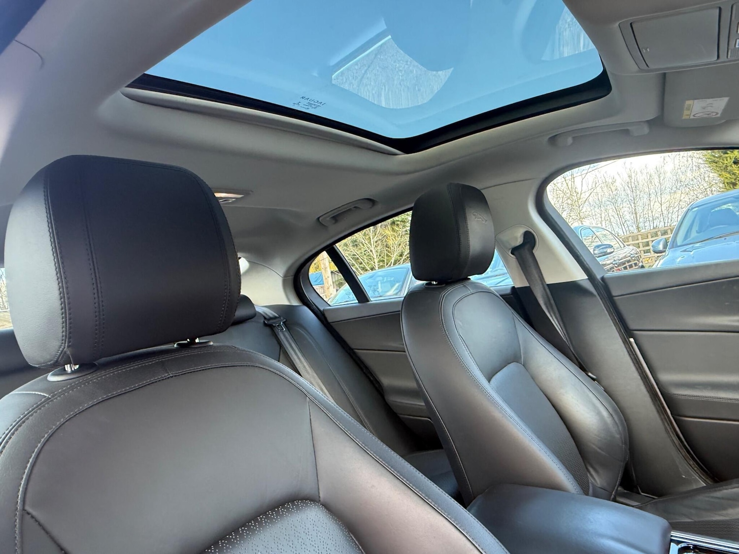 Used Jaguar XE 2017 for sale - 78043792: Photo 2