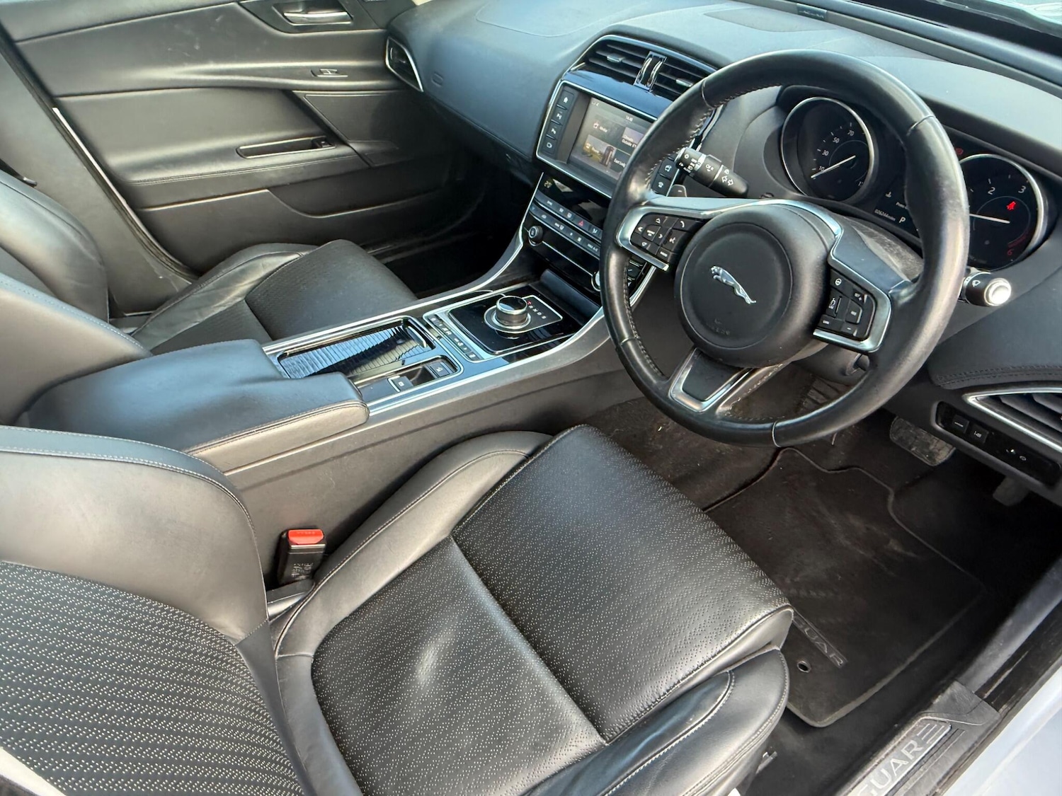 Used Jaguar XE 2017 for sale - 78043792: Photo 25