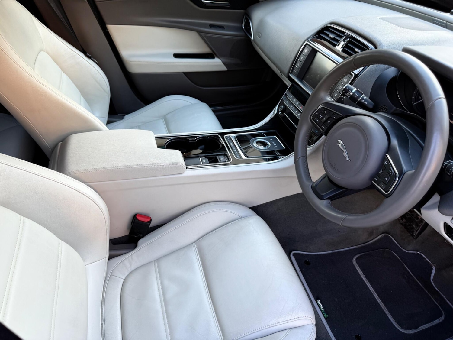 Used Jaguar XE 2015 for sale - 78043777: Photo 23