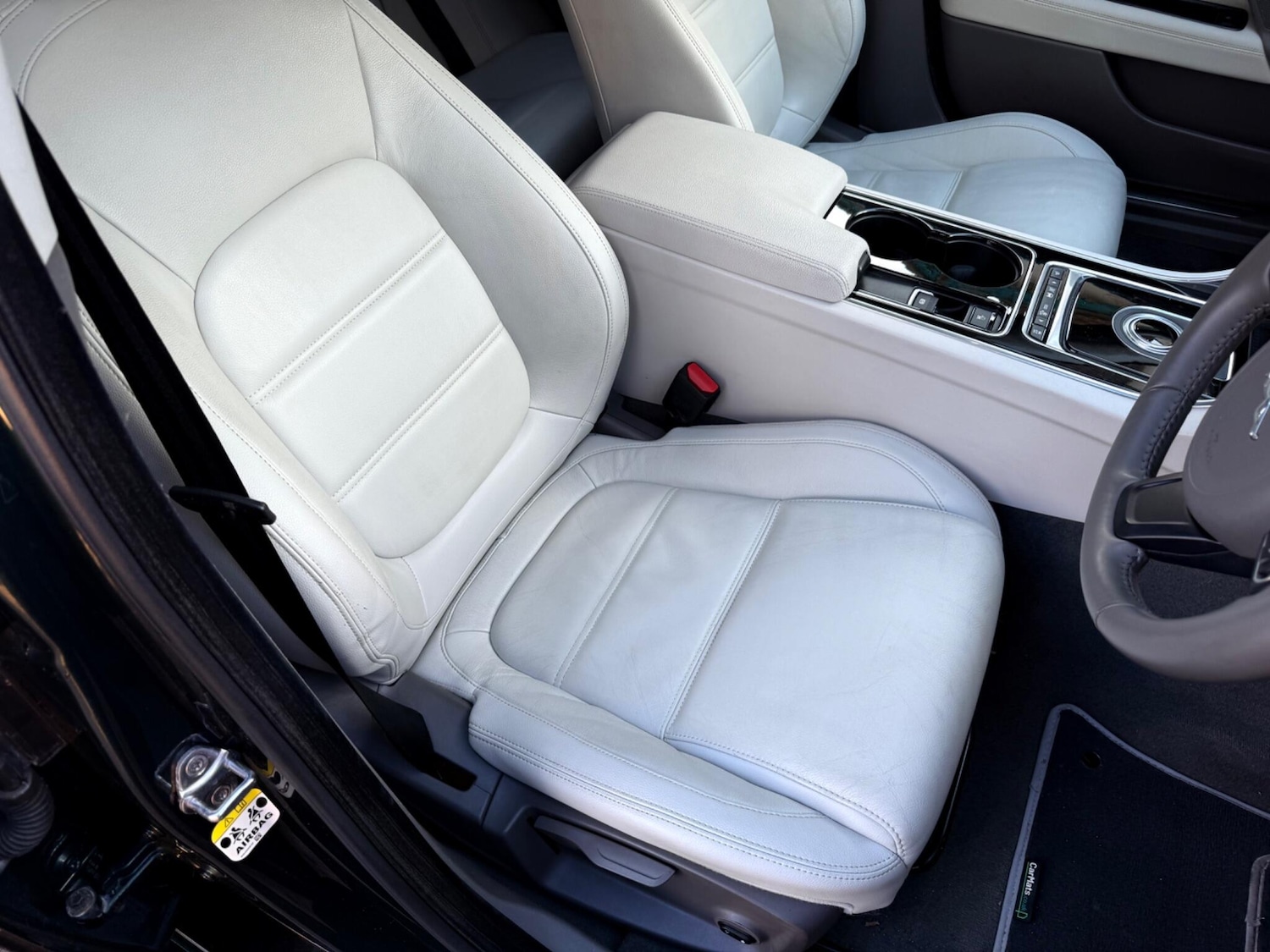 Used Jaguar XE 2015 for sale - 78043777: Photo 25