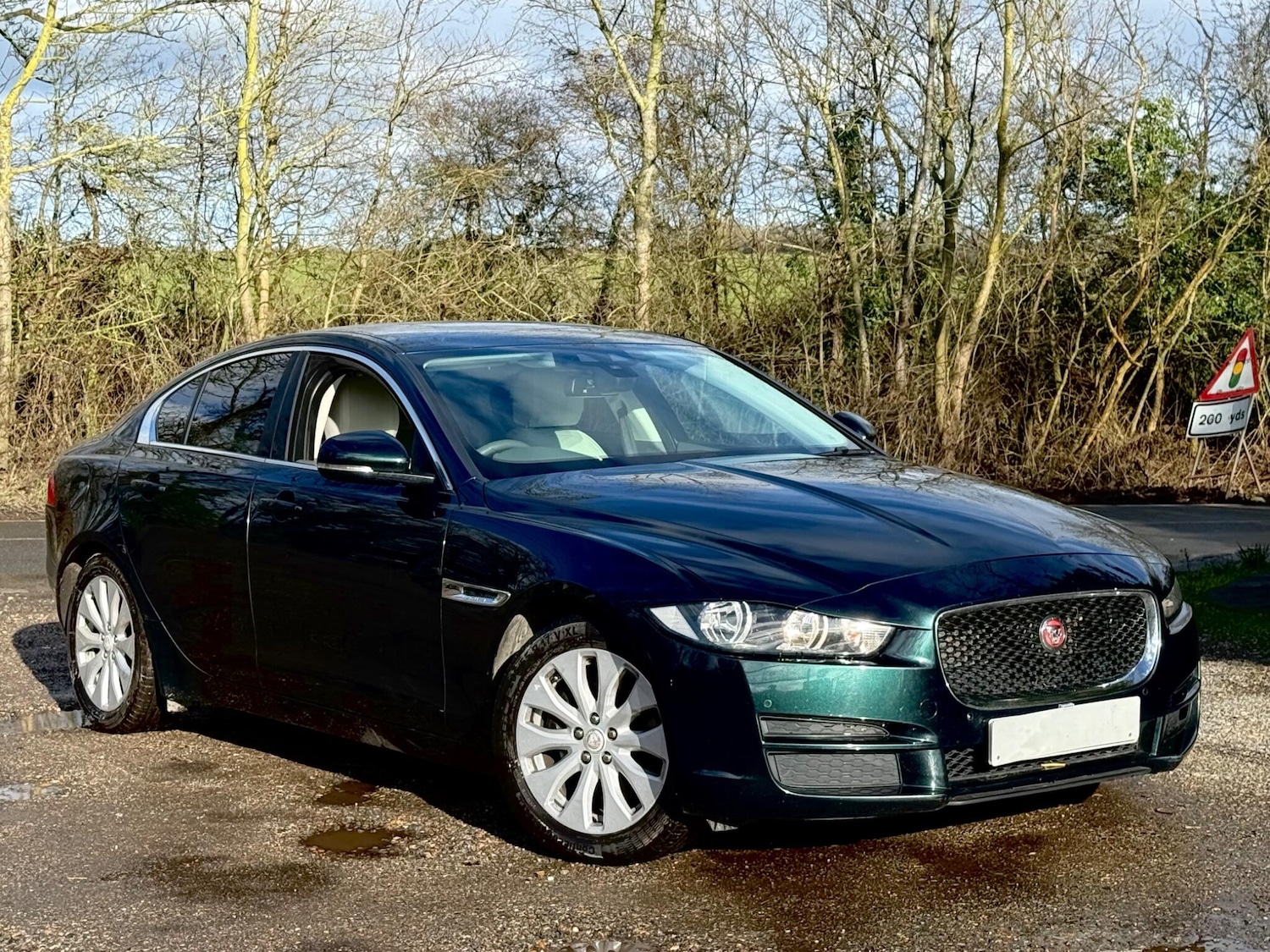 Used Jaguar XE 2015 for sale - 78043777: Photo 4