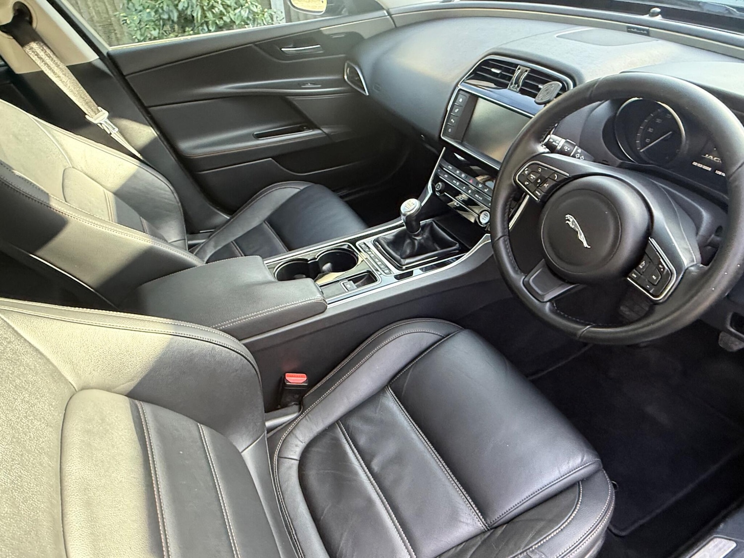 Used Jaguar XE 2015 for sale - 78043786: Photo 2