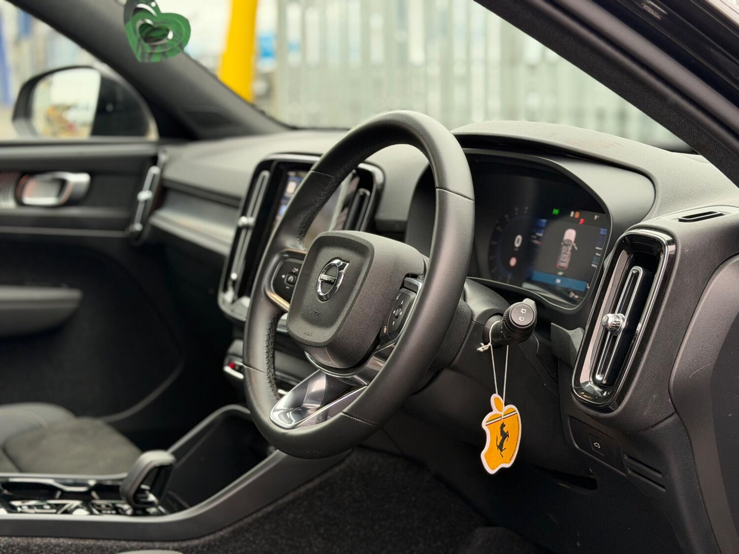 Used Volvo XC40 2025 for sale - 77966364: Photo 15