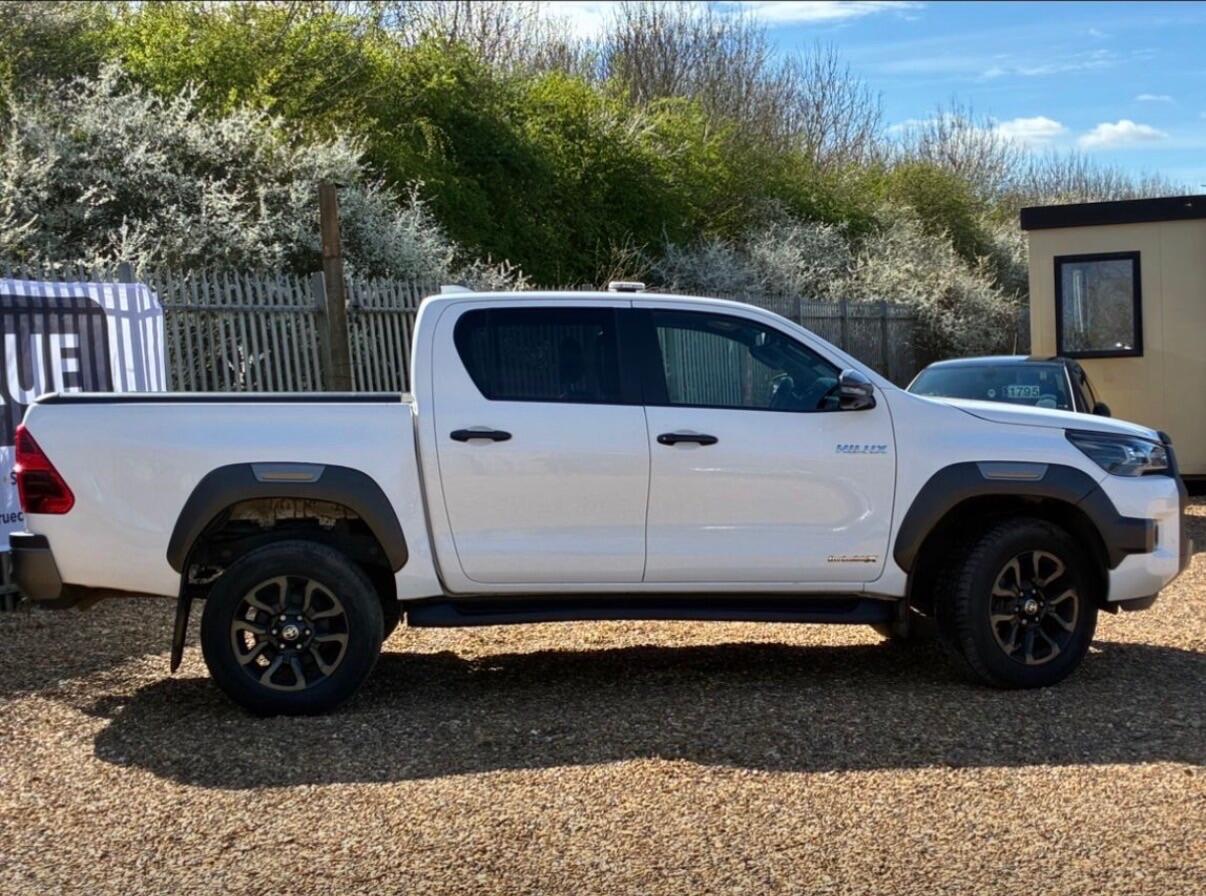 Used Toyota Hilux 2023 for sale - 78060782: Photo 5