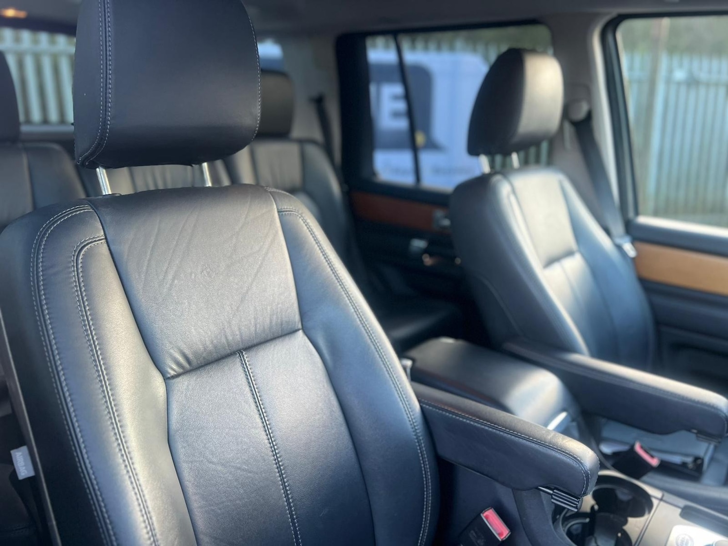 Used Land Rover Discovery 2015 for sale - 77966455: Photo 9