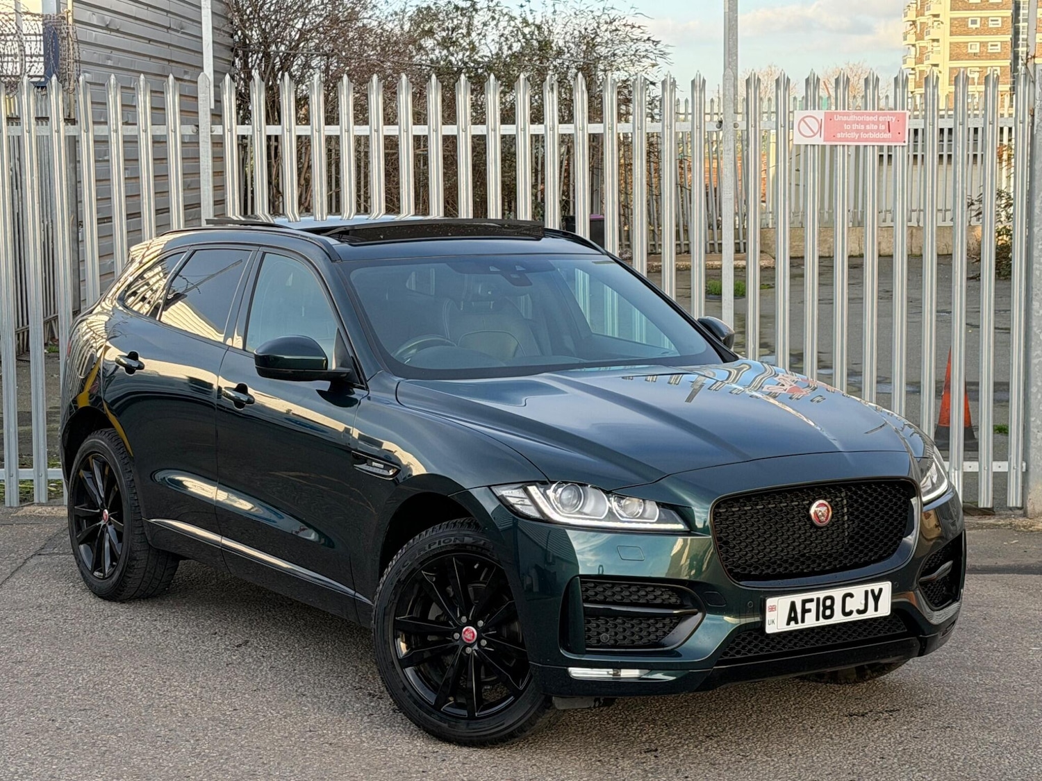 Used Jaguar F-Pace 2018 for sale - 77966368: Photo 2