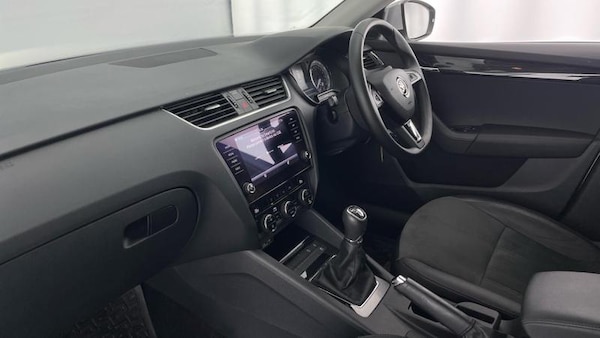 Used Skoda Octavia 2019 for sale - 76312276: Photo 2