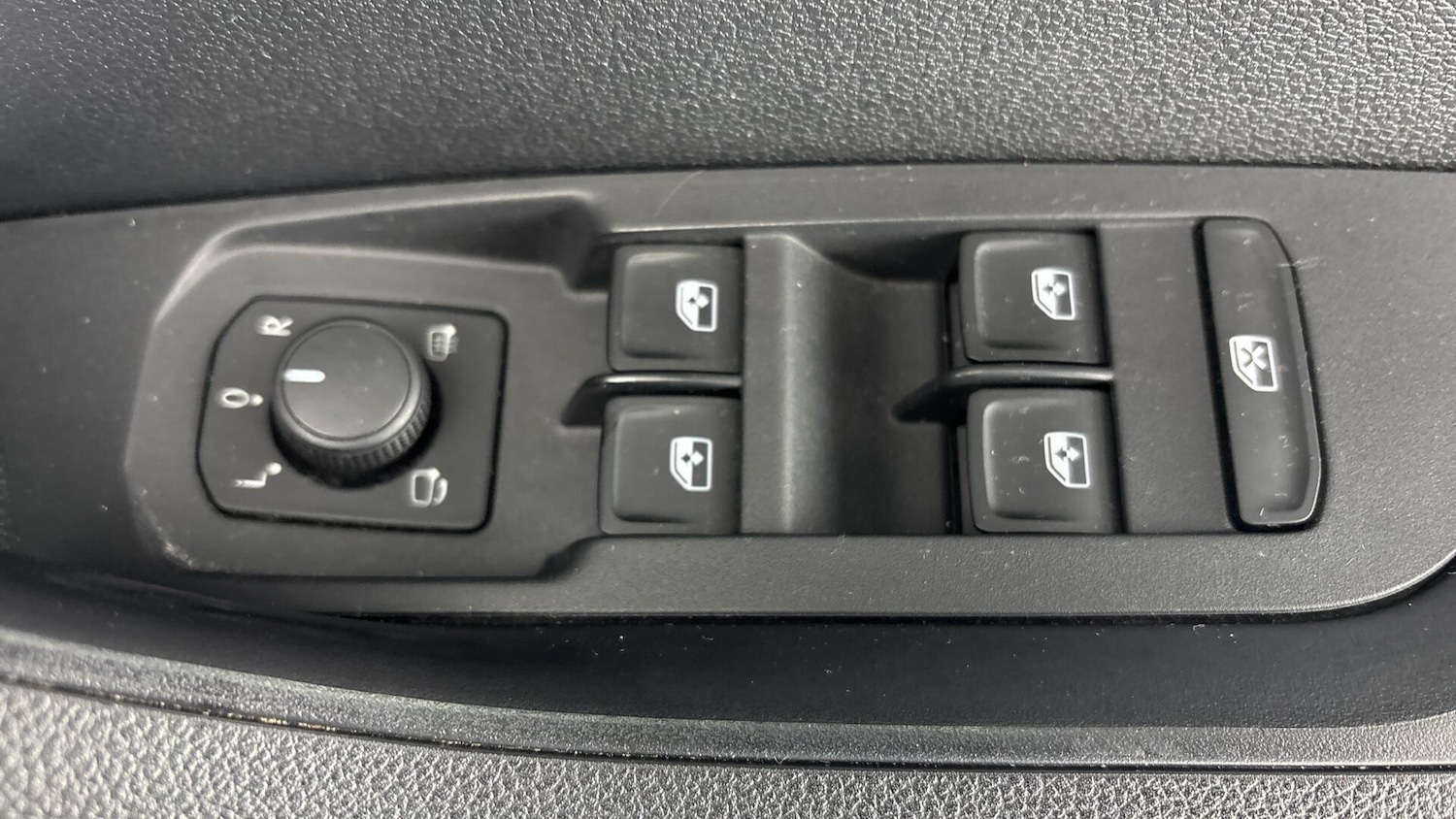 Used Skoda Karoq 2023 for sale - 77931831: Photo 19