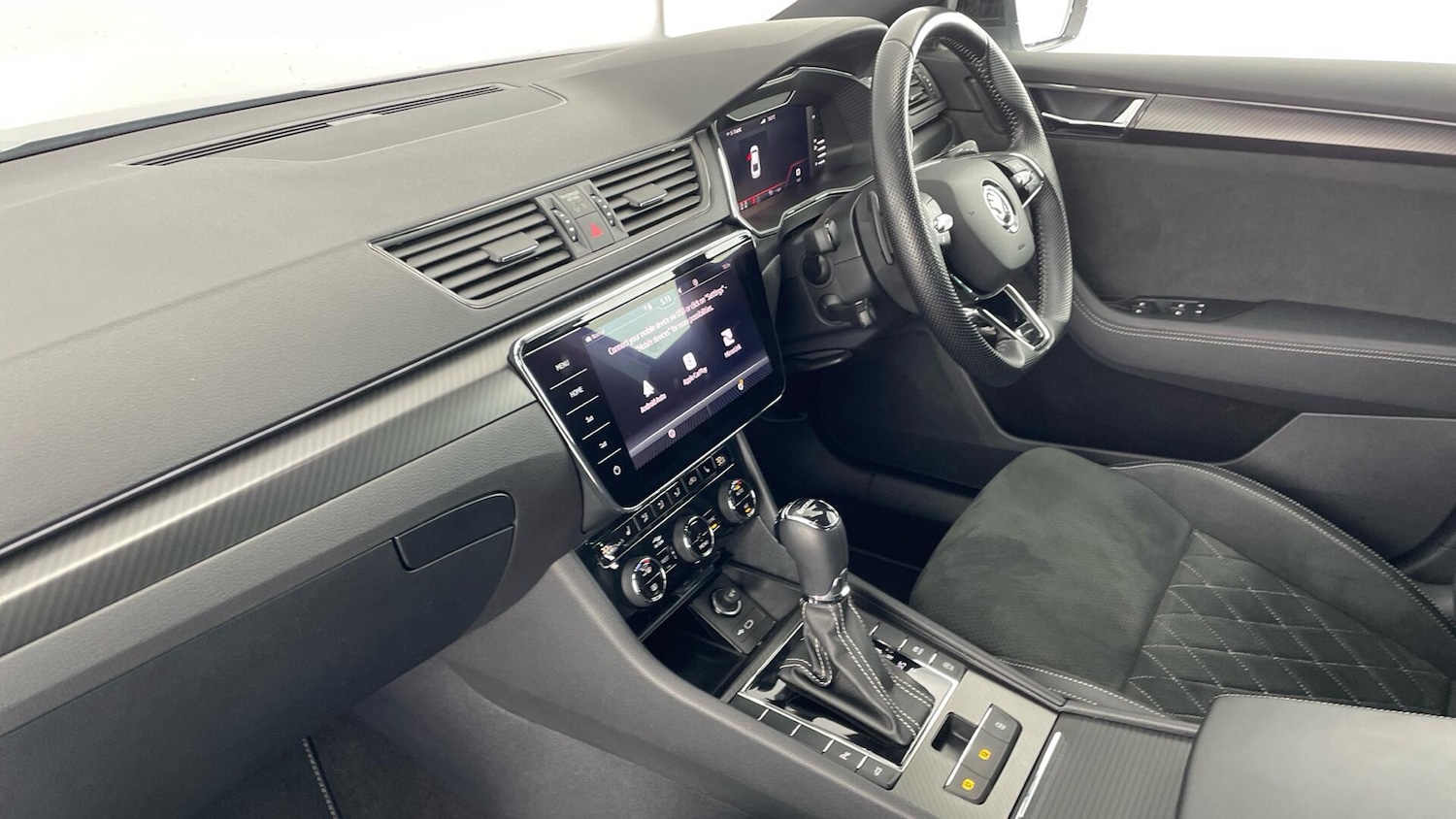 Used Skoda Superb 2024 for sale - 77504959: Photo 2