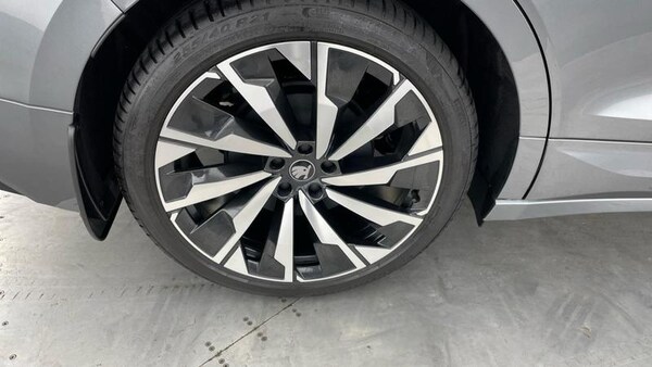 Used Skoda Enyaq 2025 for sale - 75608034: Photo 32