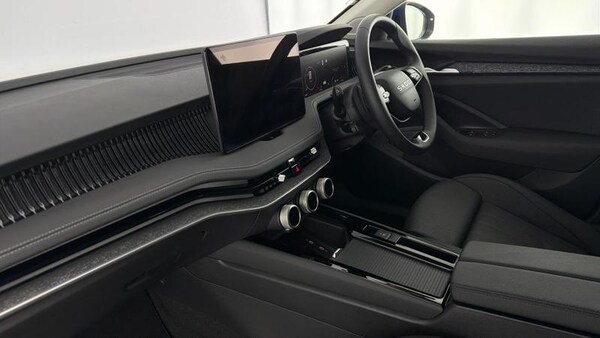 Used Skoda Superb 2025 for sale - 75791976: Photo 2