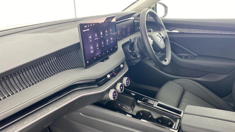 Used Skoda Superb 2025 for sale - 76664825: Photo 2